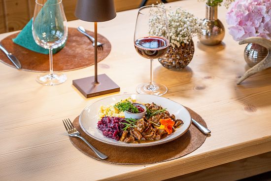 Kulinarik Branderhofstube Aurach (c) Kitzbuehel Tourismus (3)
